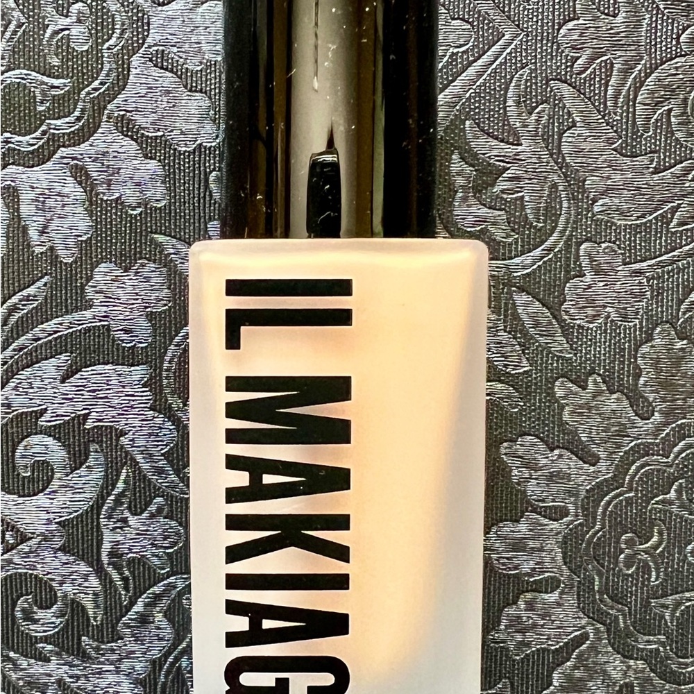 Il Makiage Woke Up Like This Foundation Shade 060